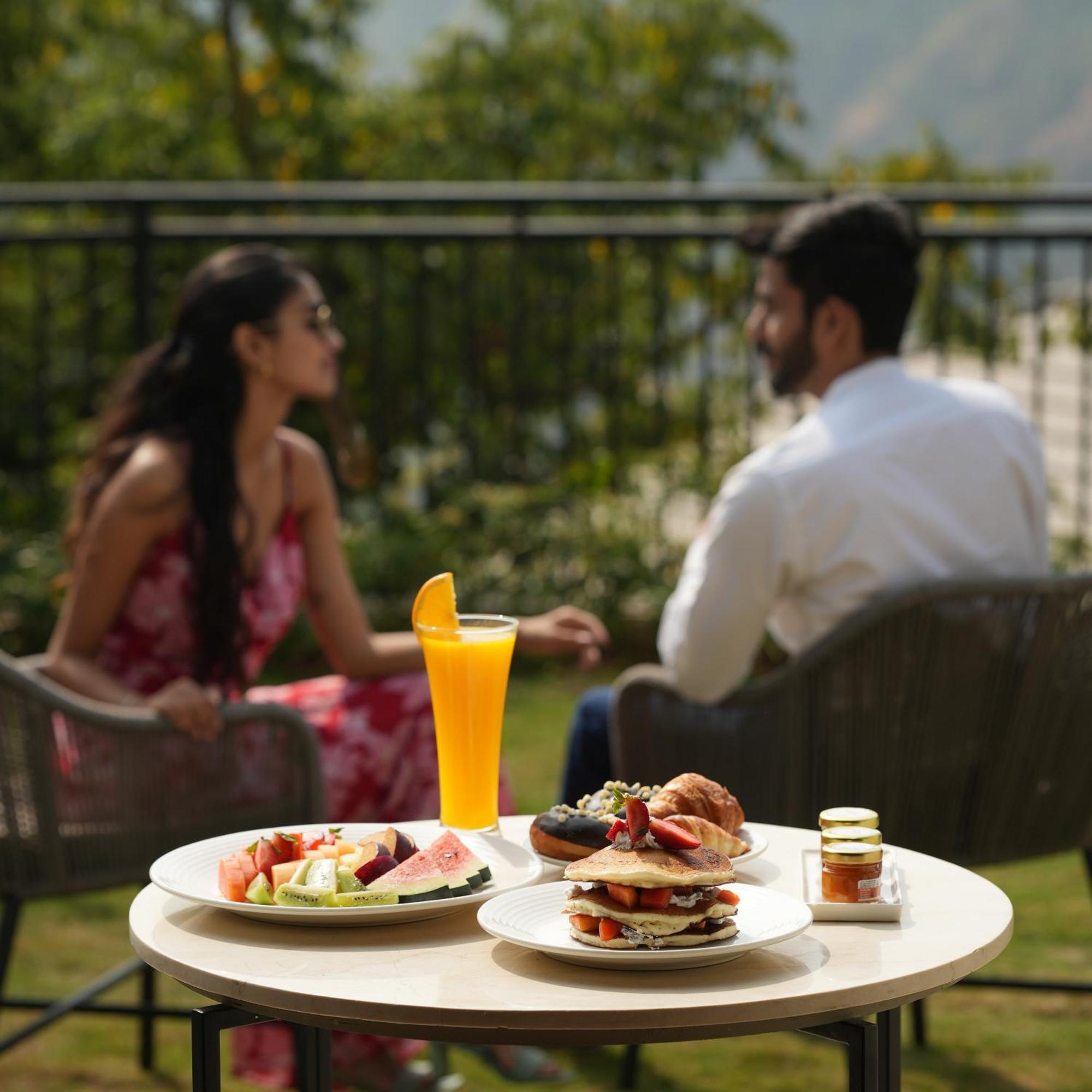 فندق Courtyard By Marriott ماهاباليشوار المظهر الخارجي الصورة