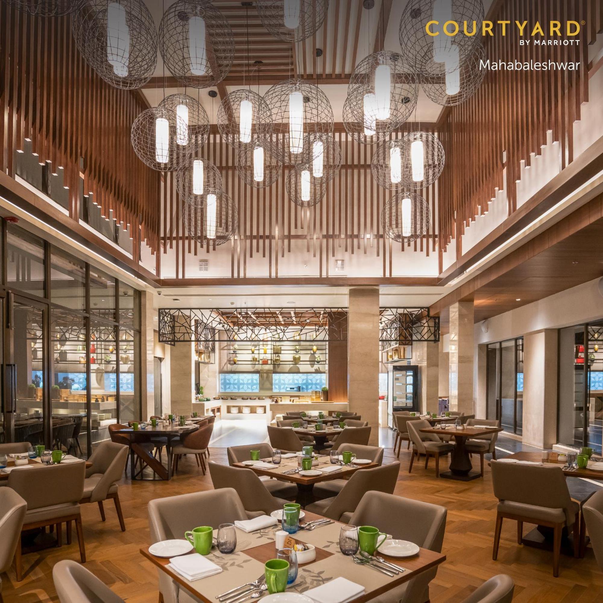 فندق Courtyard By Marriott ماهاباليشوار المظهر الخارجي الصورة