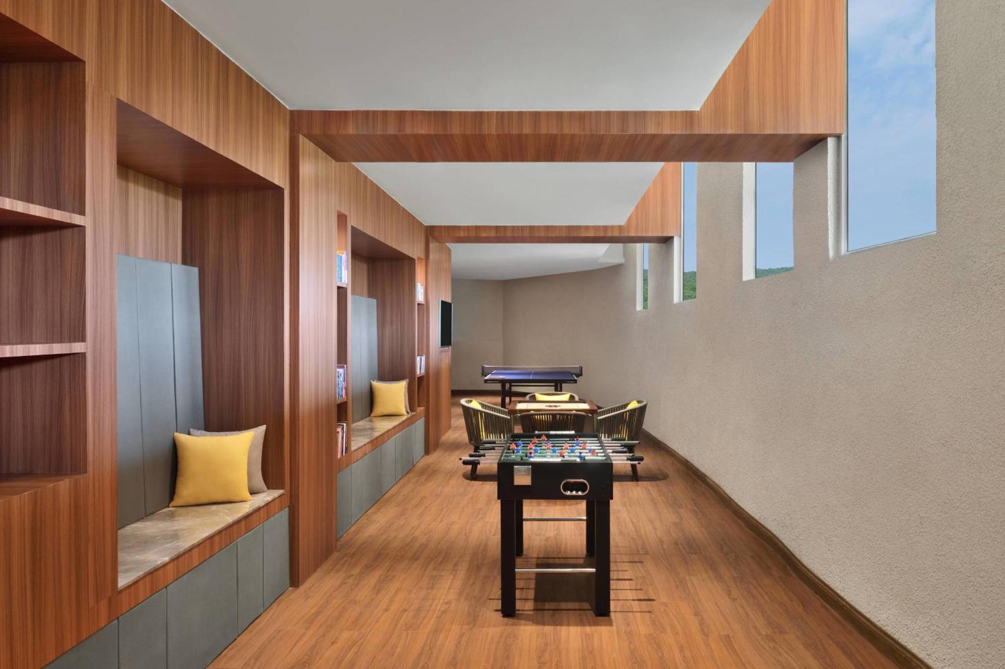 فندق Courtyard By Marriott ماهاباليشوار المظهر الخارجي الصورة
