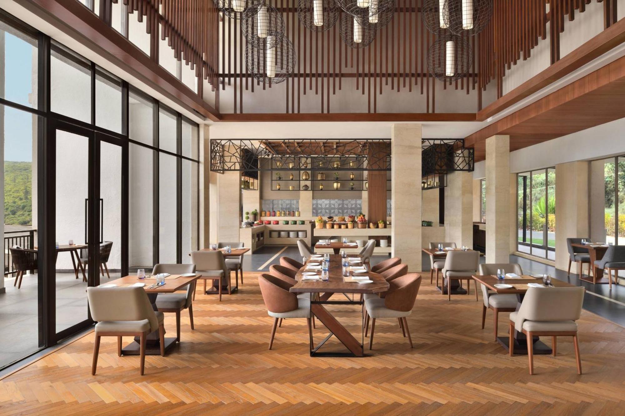 فندق Courtyard By Marriott ماهاباليشوار المظهر الخارجي الصورة