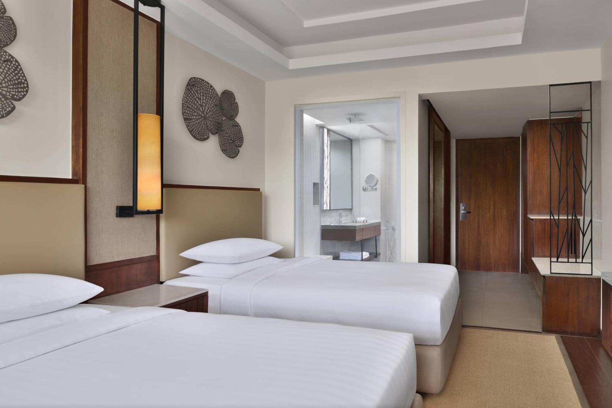 فندق Courtyard By Marriott ماهاباليشوار المظهر الخارجي الصورة