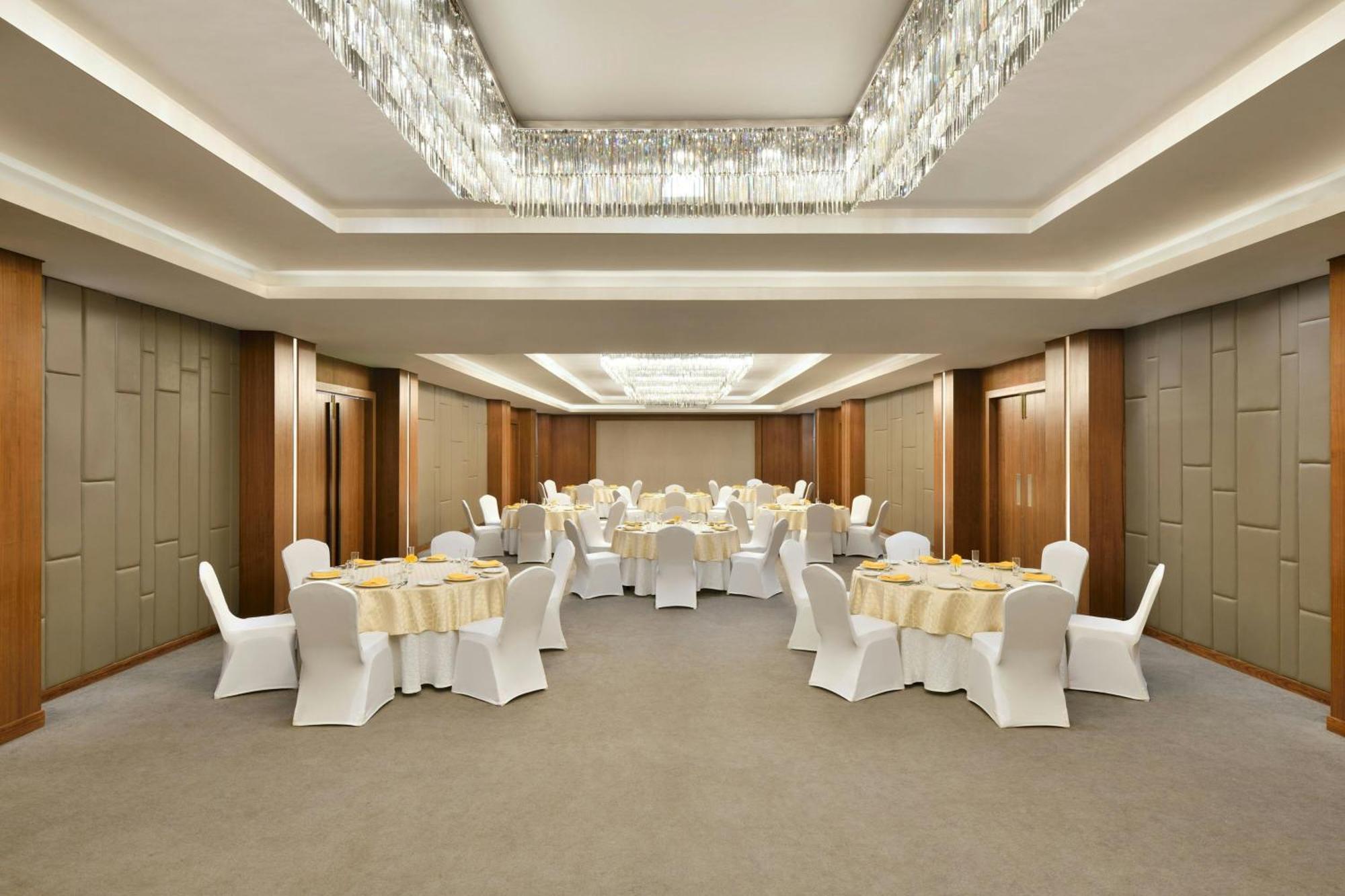 فندق Courtyard By Marriott ماهاباليشوار المظهر الخارجي الصورة