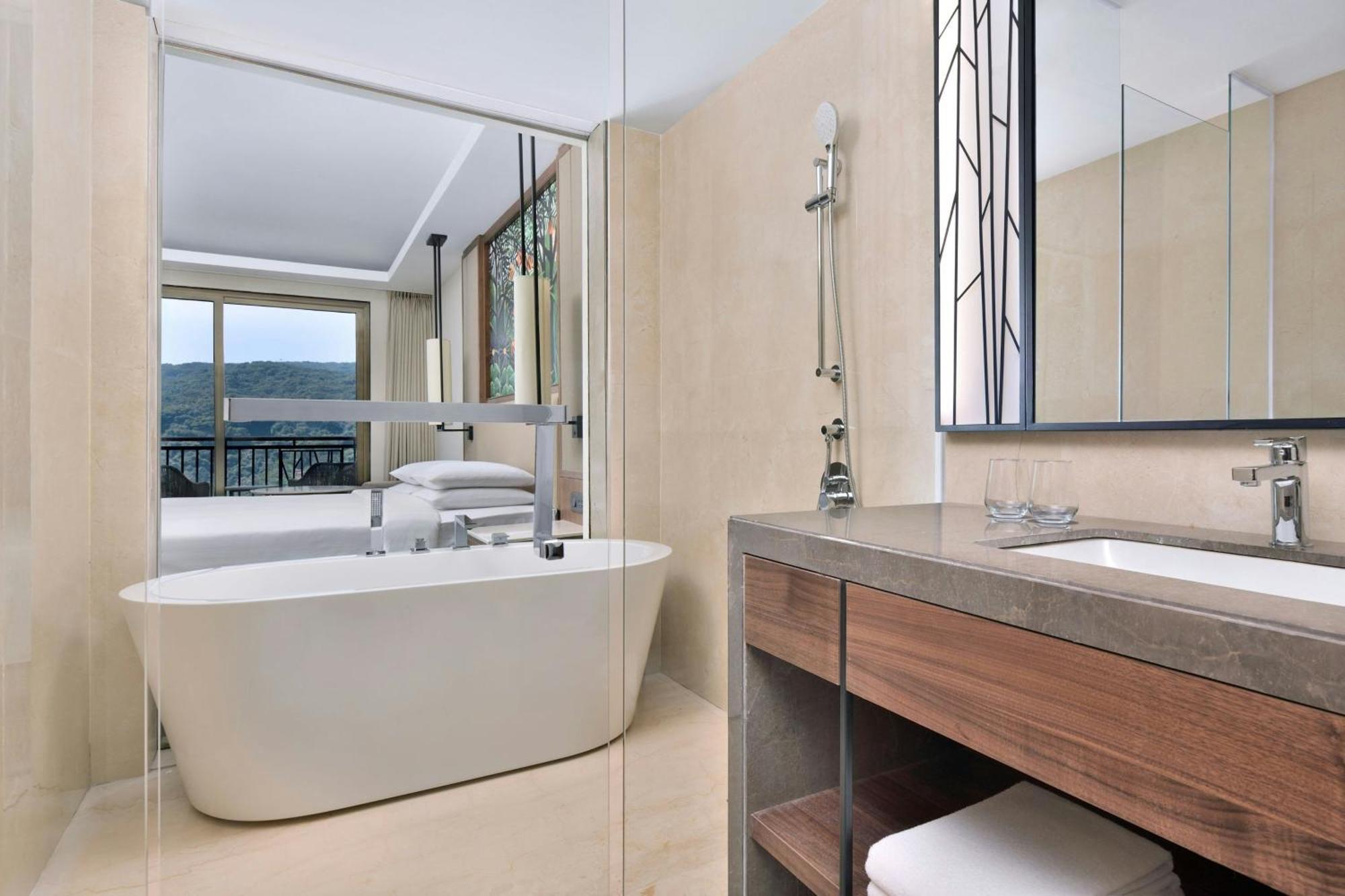فندق Courtyard By Marriott ماهاباليشوار المظهر الخارجي الصورة