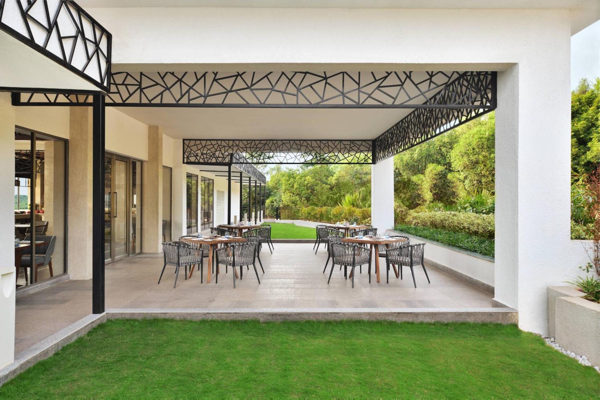 فندق Courtyard By Marriott ماهاباليشوار المظهر الخارجي الصورة